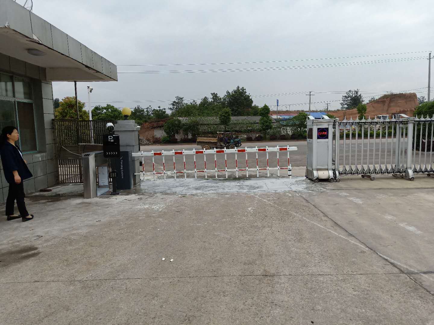 長沙雷隆智能科技有限公司_長沙車牌自動識別系統(tǒng)|長沙停車場管理系統(tǒng)|車牌識別系統(tǒng)|車牌識別一體機(jī)|人行通道閘|智能通道閘|停車收費(fèi)系統(tǒng)|智能門禁系統(tǒng)