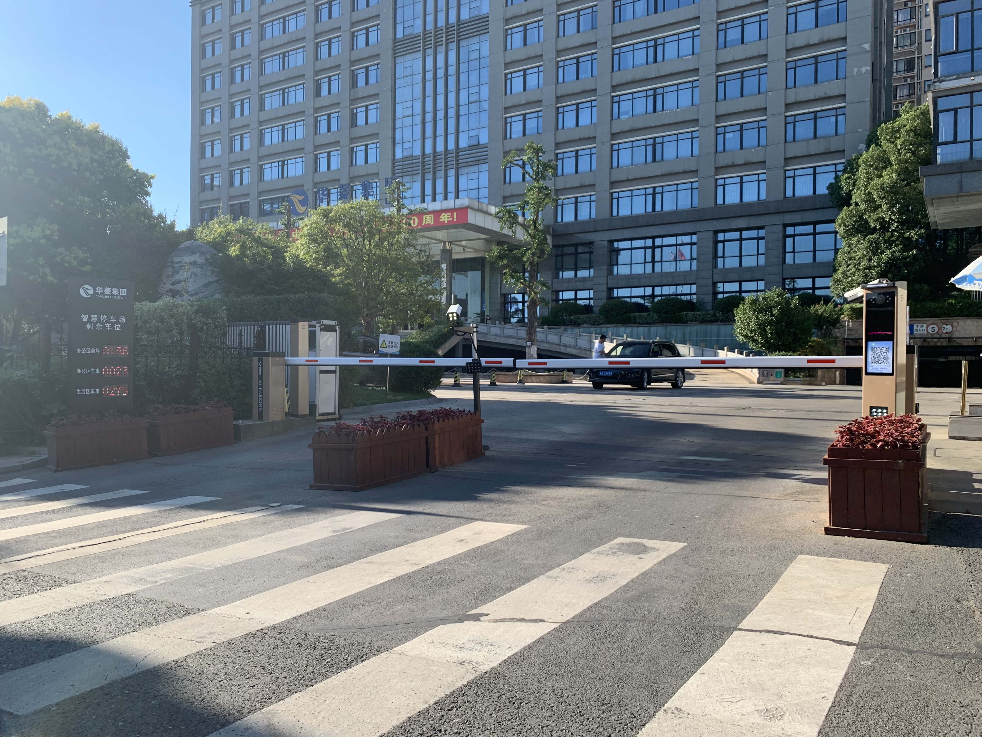 長沙雷隆智能科技有限公司,車牌識別系統(tǒng),停車收費系統(tǒng),車牌識別一體機,智能通道閘,湖南車牌識別道閘系統(tǒng),人行通道閘,智能道閘